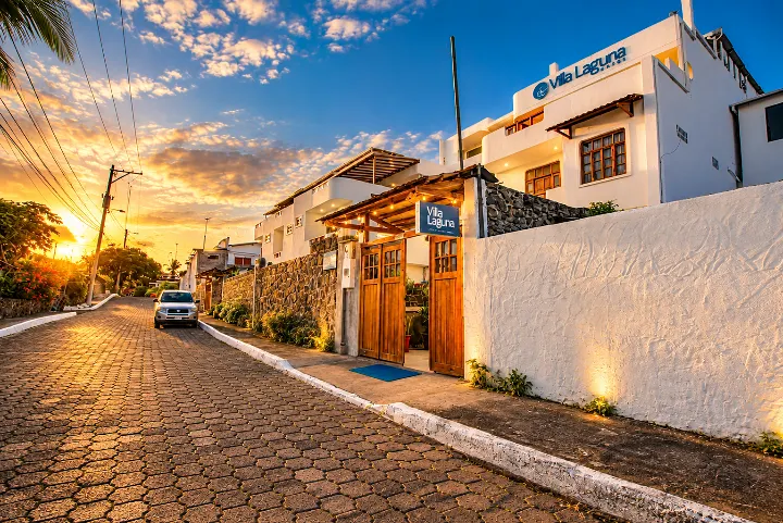 villa laguna hotel exterior